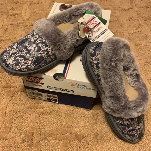 NWT Bob’s Skechers Memory Foam Woof Lounge *BENEFITS ANIMALS* - Picture 2 of 12
